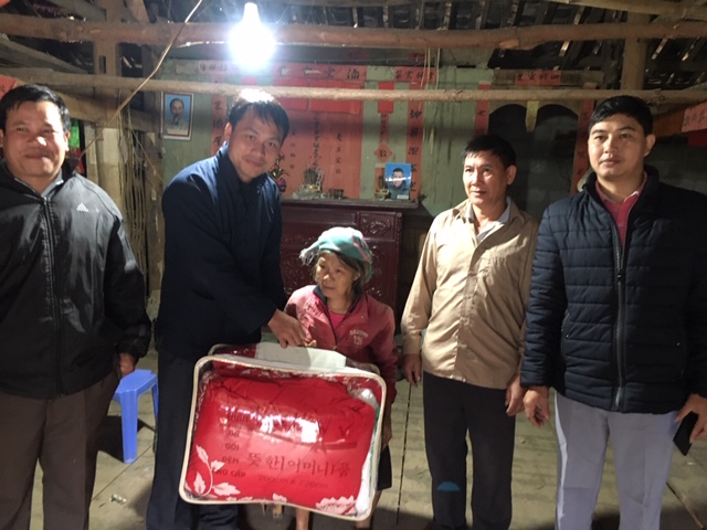 Thăm và tặng quà Ngày Vì Người nghèo trên địa bàn thị trấn Đồng Văn năm 2019